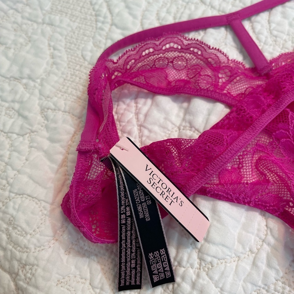 Victoria’s Secret - Picture 2 of 3